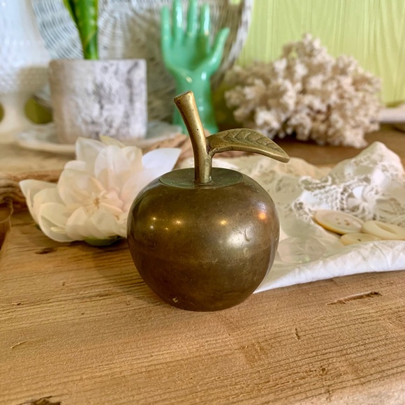 Other - ❤️ Vintage solid patinated brass apple hand bell with detailed leaf & clapper